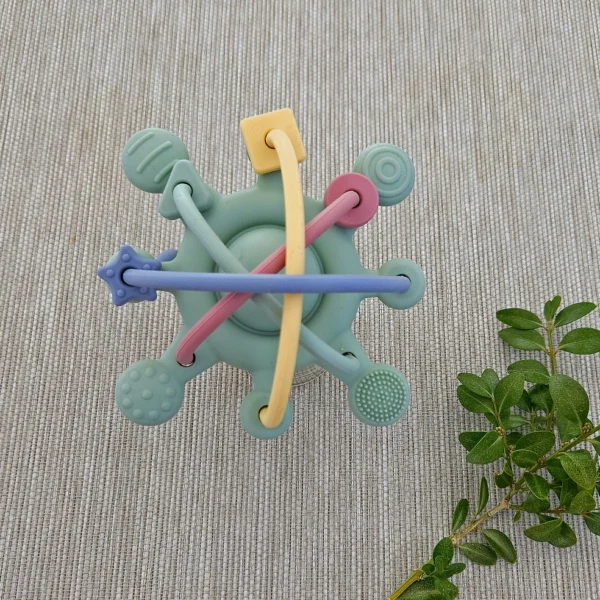spielzeug, baby, geburt, geschenk, schenken, neugeboren, geburt, babygeschenk, ball, greifling, greifen, beißen, beißring, zahn, zahnen, zähne, zahnungshilfe, sensorik, kinsternd, spielen, spaß, sinne, sinnes, spielzeug, erstes, spiel, geschenke, geburtsgeschenk, weisad, mama, mutt,er schwanger, schwangerschaft, mitbringsel, mitbringen, raschel, raschelnd, raschelt, eferding, kaufen, einkaufen, online, bestellen, linz, wels, shop, geschäft, laden, kaufen, vor, ort, region, regional, in, meiner, nähe, plus, max, center, scw, onlineshop,