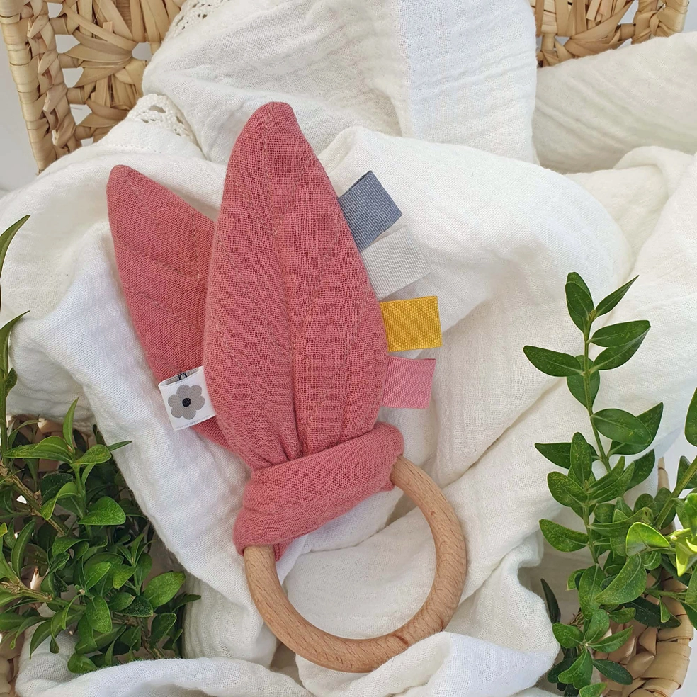 spielzeug, baby, geburt, geschenk, schenken, neugeboren, geburt, babygeschenk, knister, knistertuch, sensorik, kinsternd, spielen, spaß, sinne, sinnes, spielzeug, erstes, spiel, geschenke, geburtsgeschenk, weisad, mama, mutt,er schwanger, schwangerschaft, mitbringsel, mitbringen, raschel, raschelnd, raschelt, eferding, kaufen, einkaufen, online, bestellen, linz, wels, shop, geschäft, laden, kaufen, vor, ort, region, regional, in, meiner, nähe, plus, max, center, scw, onlineshop,