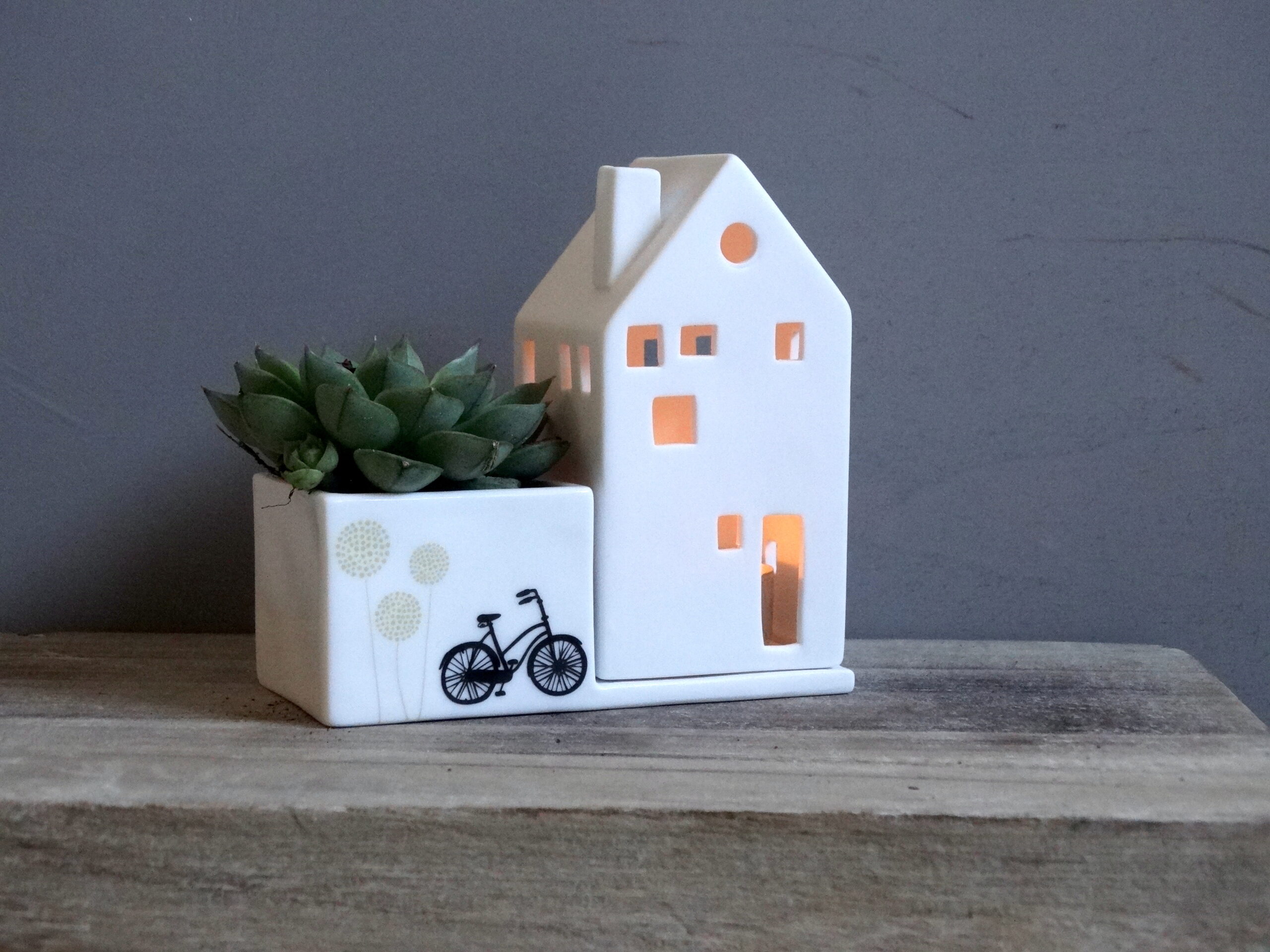 Keramik, blume, blumentraum, blumenretter, vase, vasen, väschen, deko, dekorativ, keramikdeko, frosch, gold, glanz, blumenvase, blumenretter, blumenliebe, garten, gartenliebe, dekorativ, good, old, friends, frosch, froschkönig, krone, krönchen, geschenk, schenken, geschenksidee, eferding, einkaufen, kaufen, shoppen, shop, geschäft, laden, online, bestellen, schnell, regional, in, meiner, nähe, garte, haus, hausgarten, häuschen. häiser, kerze, teelicht, blumentopf