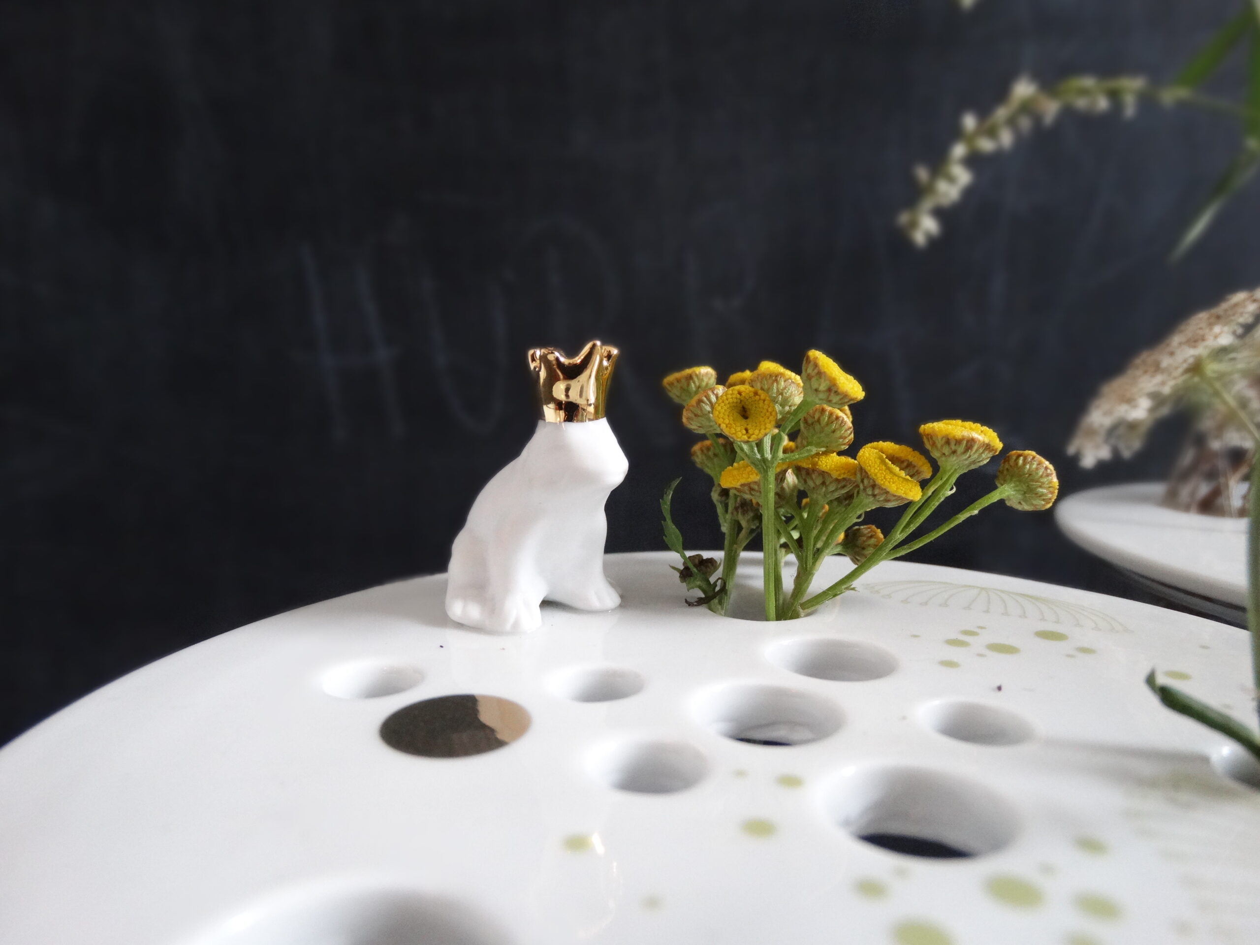 Keramik, blume, blumentraum, blumenretter, vase, vasen, väschen, deko, dekorativ, keramikdeko, frosch, gold, glanz, blumenvase, blumenretter, blumenliebe, garten, gartenliebe, dekorativ, good, old, friends, frosch, froschkönig, krone, krönchen, geschenk, schenken, geschenksidee, eferding, einkaufen, kaufen, shoppen, shop, geschäft, laden, online, bestellen, schnell, regional, in, meiner, nähe