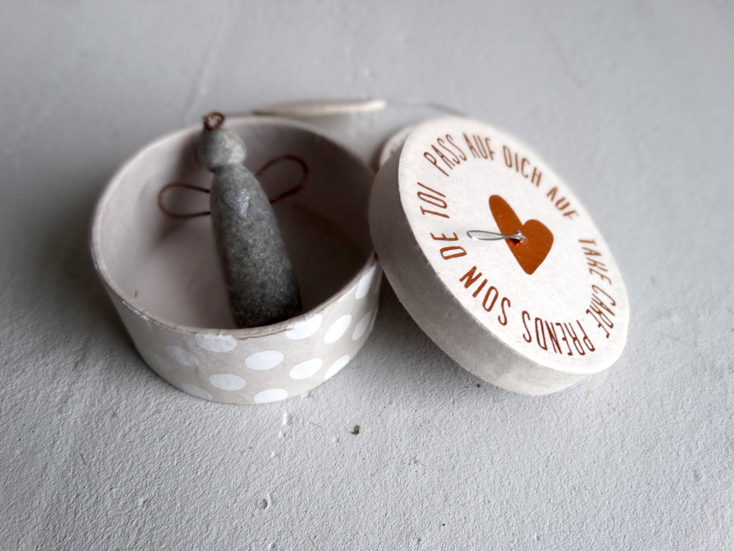 Engel, schutz, segen, schutzengel, engerl, schütze, dich, beschütze, beschützt, engelchen, taufe, firmung, erstkommunion, konfirmation, schenken, geschenk, geschenke, geburt, taufen, baby, kind, schulkind, vorschule, feier, feiern, besonders, dose, döschen, papier, eferding, online, bestellen, nhe, region, oberösterreich, wels, linz, plus city, kaufen, einkaufen,