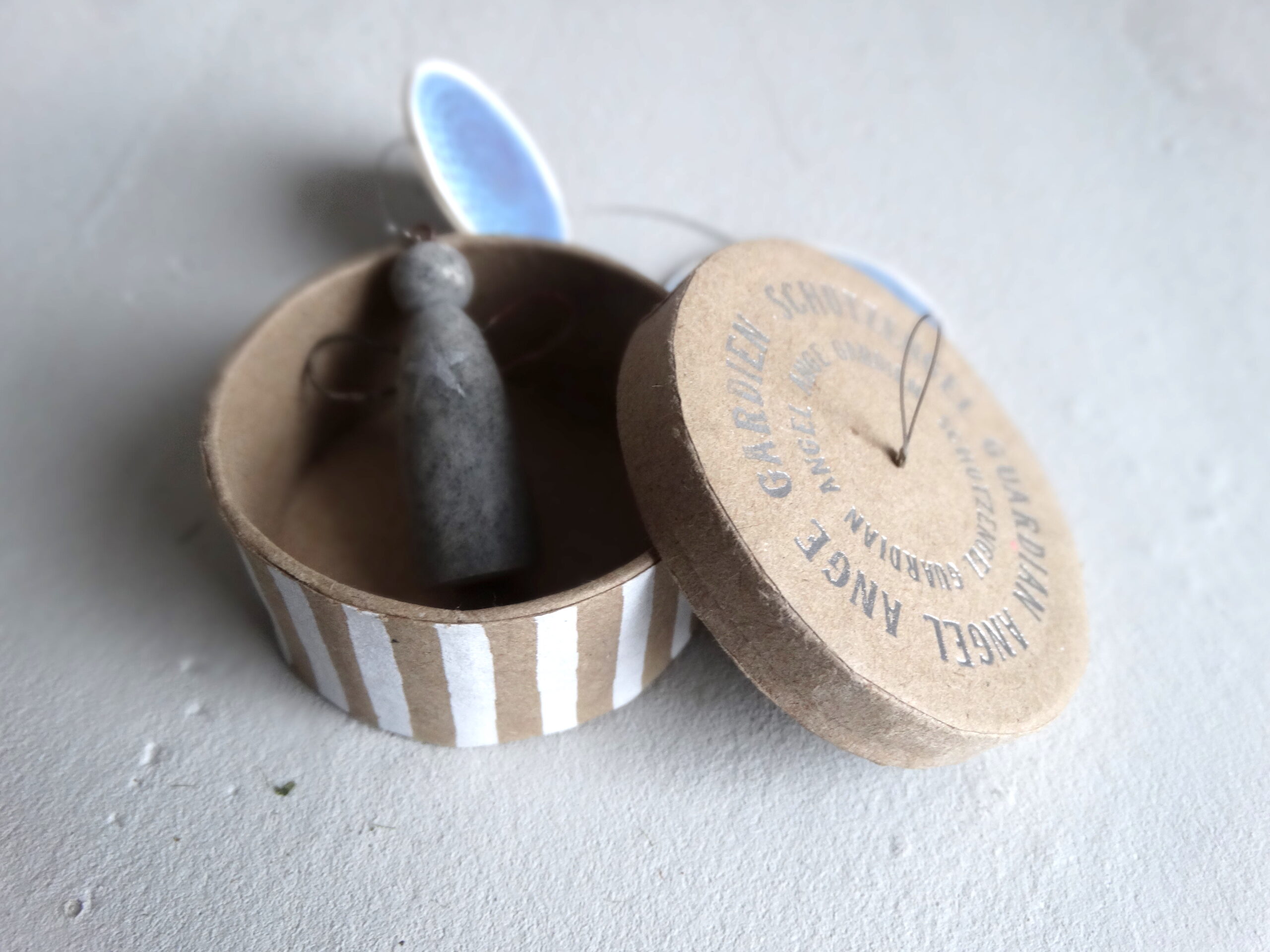 Engel, schutz, segen, schutzengel, engerl, schütze, dich, beschütze, beschützt, engelchen, taufe, firmung, erstkommunion, konfirmation, schenken, geschenk, geschenke, geburt, taufen, baby, kind, schulkind, vorschule, feier, feiern, besonders, dose, döschen, papier, eferding, online, bestellen, nhe, region, oberösterreich, wels, linz, plus city, kaufen, einkaufen,