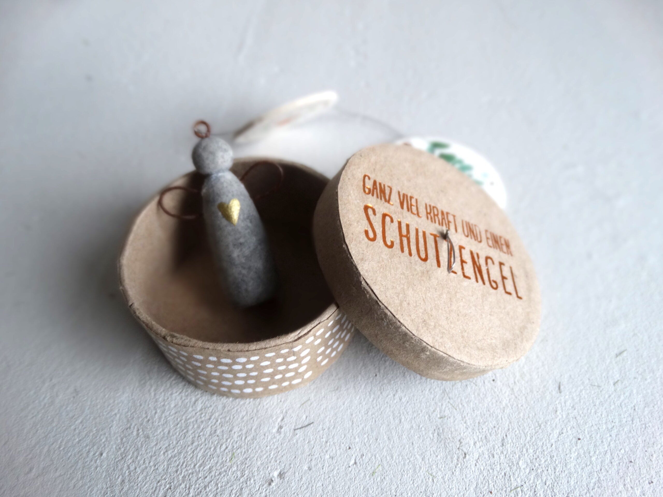 Engel, schutz, segen, schutzengel, engerl, schütze, dich, beschütze, beschützt, engelchen, taufe, firmung, erstkommunion, konfirmation, schenken, geschenk, geschenke, geburt, taufen, baby, kind, schulkind, vorschule, feier, feiern, besonders, dose, döschen, papier, eferding, online, bestellen, nhe, region, oberösterreich, wels, linz, plus city, kaufen, einkaufen,