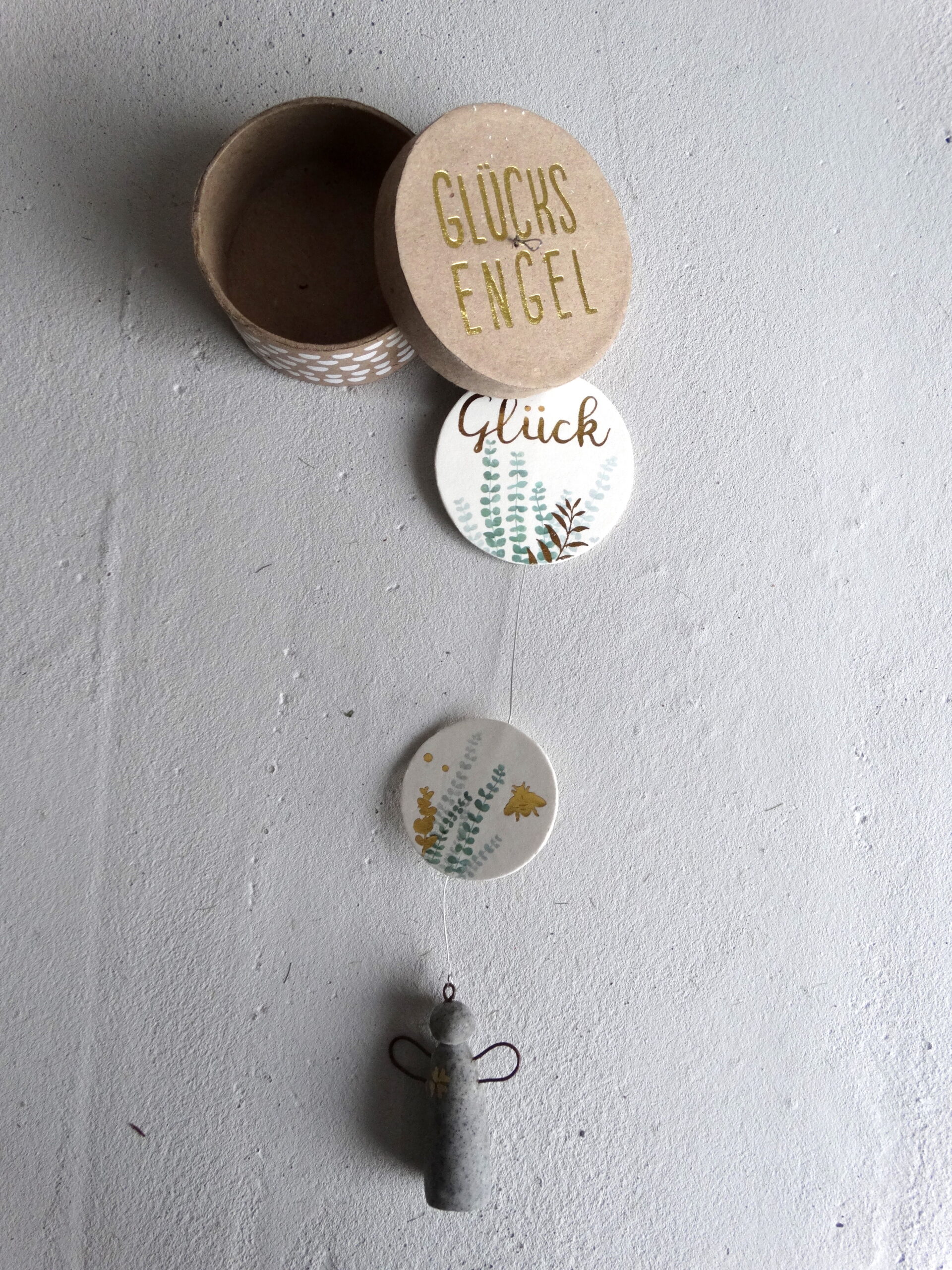 Engel, schutz, segen, schutzengel, engerl, schütze, dich, beschütze, beschützt, engelchen, taufe, firmung, erstkommunion, konfirmation, schenken, geschenk, geschenke, geburt, taufen, baby, kind, schulkind, vorschule, feier, feiern, besonders, dose, döschen, papier, eferding, online, bestellen, nhe, region, oberösterreich, wels, linz, plus city, kaufen, einkaufen,