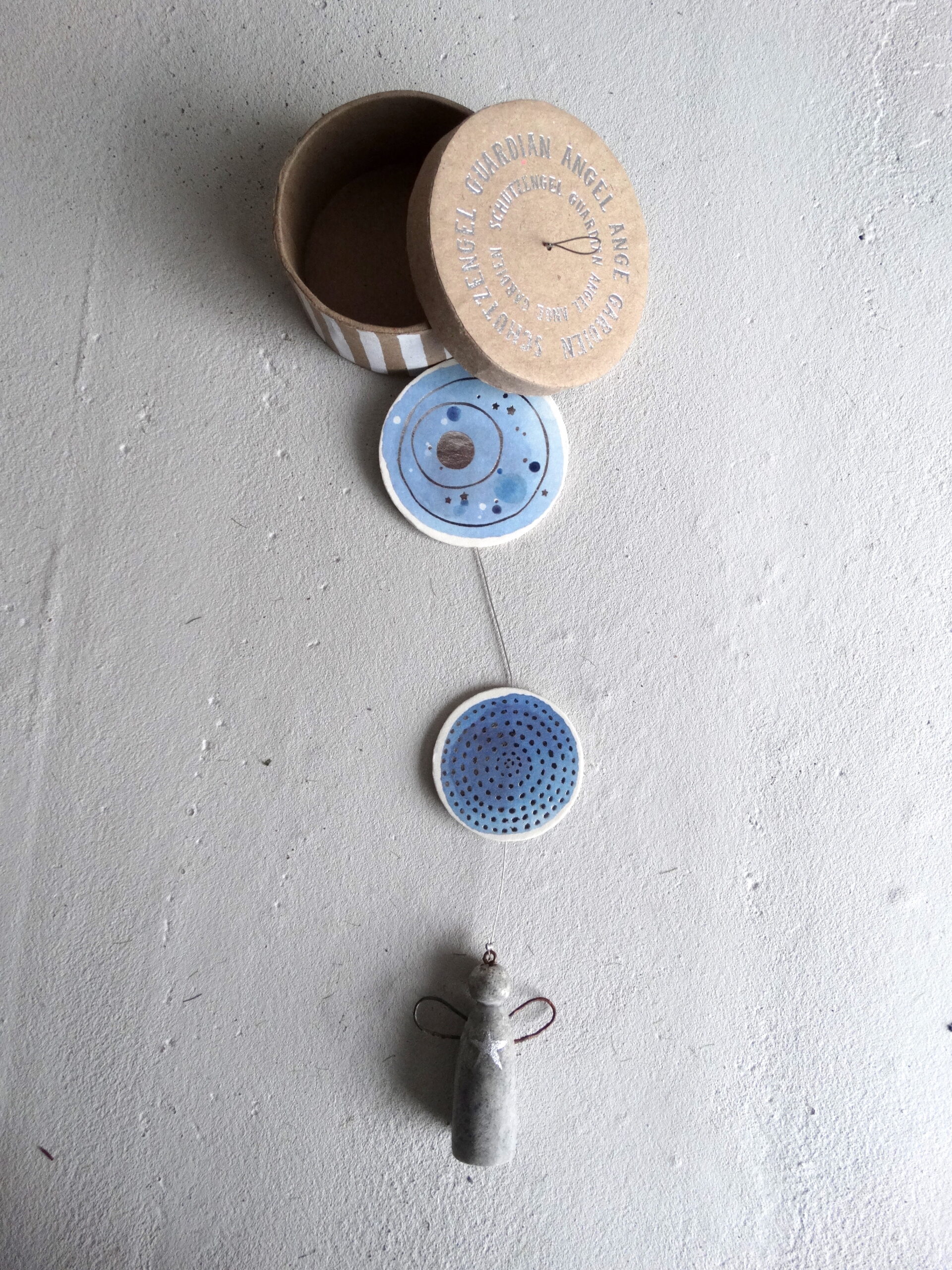 Engel, schutz, segen, schutzengel, engerl, schütze, dich, beschütze, beschützt, engelchen, taufe, firmung, erstkommunion, konfirmation, schenken, geschenk, geschenke, geburt, taufen, baby, kind, schulkind, vorschule, feier, feiern, besonders, dose, döschen, papier, eferding, online, bestellen, nhe, region, oberösterreich, wels, linz, plus city, kaufen, einkaufen,