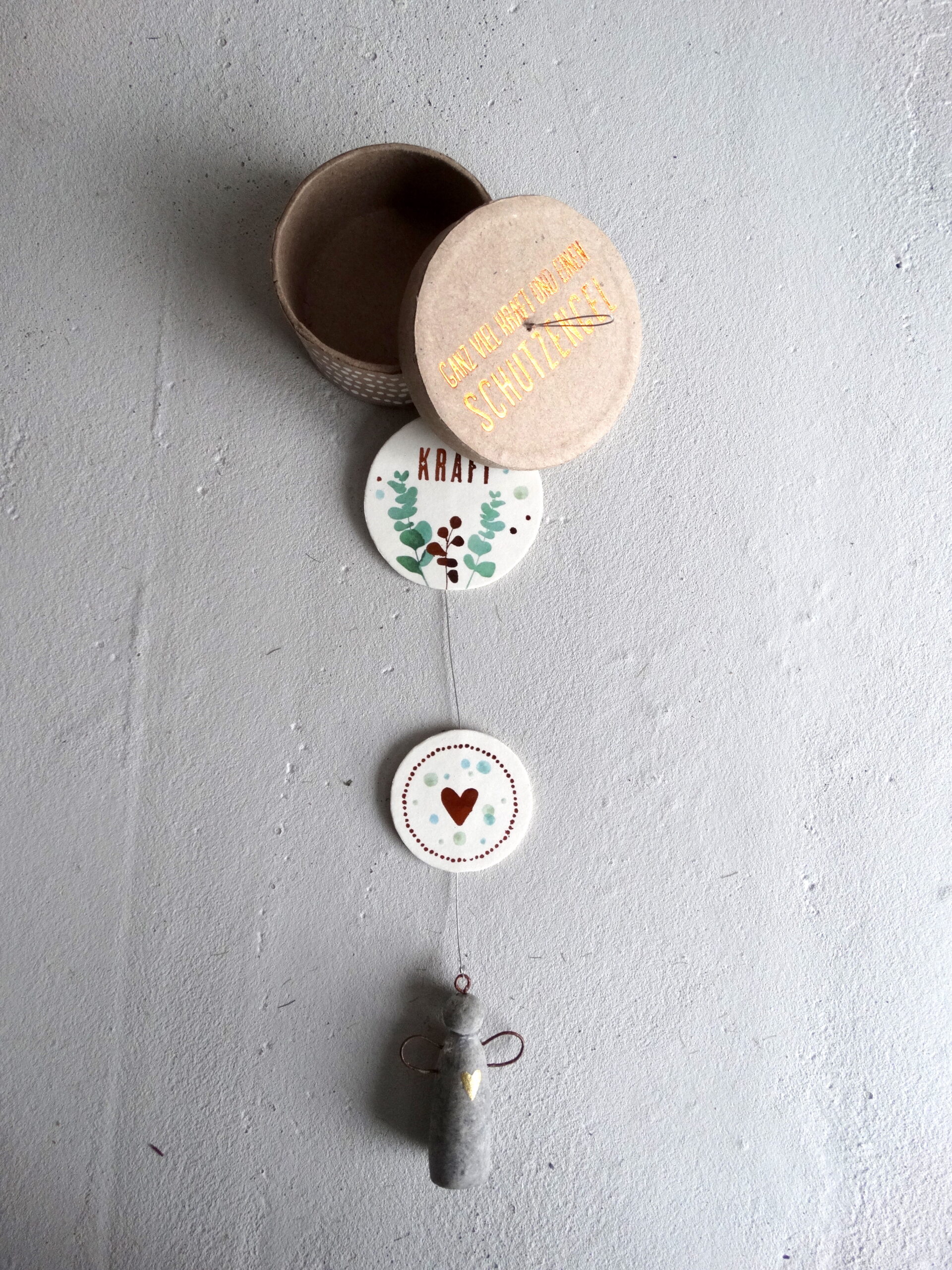 Engel, schutz, segen, schutzengel, engerl, schütze, dich, beschütze, beschützt, engelchen, taufe, firmung, erstkommunion, konfirmation, schenken, geschenk, geschenke, geburt, taufen, baby, kind, schulkind, vorschule, feier, feiern, besonders, dose, döschen, papier, eferding, online, bestellen, nhe, region, oberösterreich, wels, linz, plus city, kaufen, einkaufen,