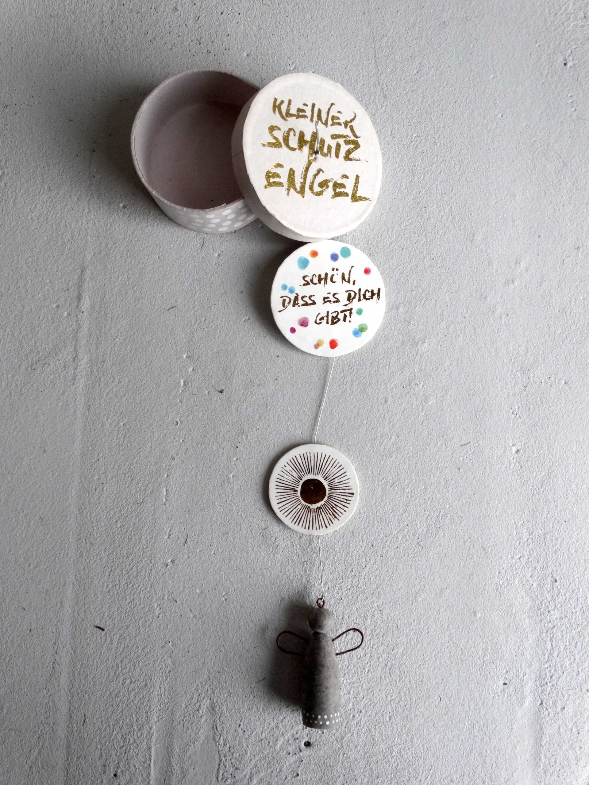 Engel, schutz, segen, schutzengel, engerl, schütze, dich, beschütze, beschützt, engelchen, taufe, firmung, erstkommunion, konfirmation, schenken, geschenk, geschenke, geburt, taufen, baby, kind, schulkind, vorschule, feier, feiern, besonders, dose, döschen, papier, eferding, online, bestellen, nhe, region, oberösterreich, wels, linz, plus city, kaufen, einkaufen,