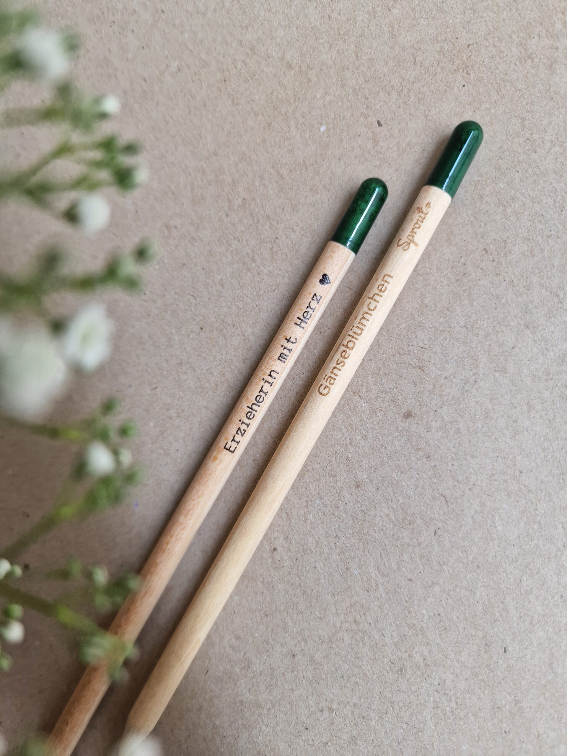 schule, schulschluss, kiga, kindergarten, abschluss, ferien, lehrerin. erzieherin, pädagogin, für, dich, schenken, geschenk, besonders, schulschluss, mit, liebe, geschenke, eferding, einkaufen, online, bestellen, schreiben, stift, bleistift, wachsend, wachsender, stift, blume, blümchen, besonders, liebevoll, lieblings, beste,