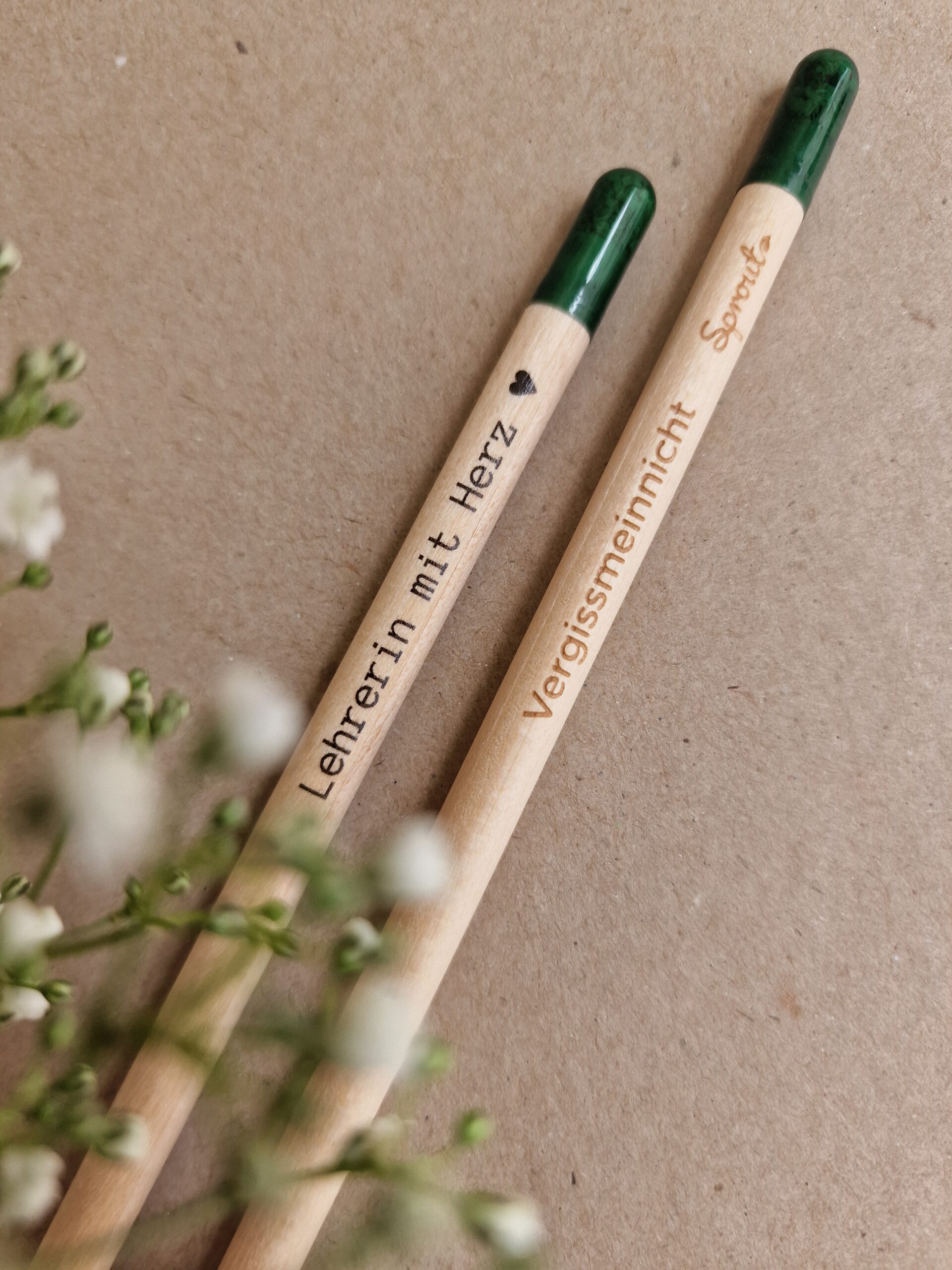 schule, schulschluss, kiga, kindergarten, abschluss, ferien, lehrerin. erzieherin, pädagogin, für, dich, schenken, geschenk, besonders, schulschluss, mit, liebe, geschenke, eferding, einkaufen, online, bestellen, schreiben, stift, bleistift, wachsend, wachsender, stift, blume, blümchen, besonders, liebevoll, lieblings, beste,