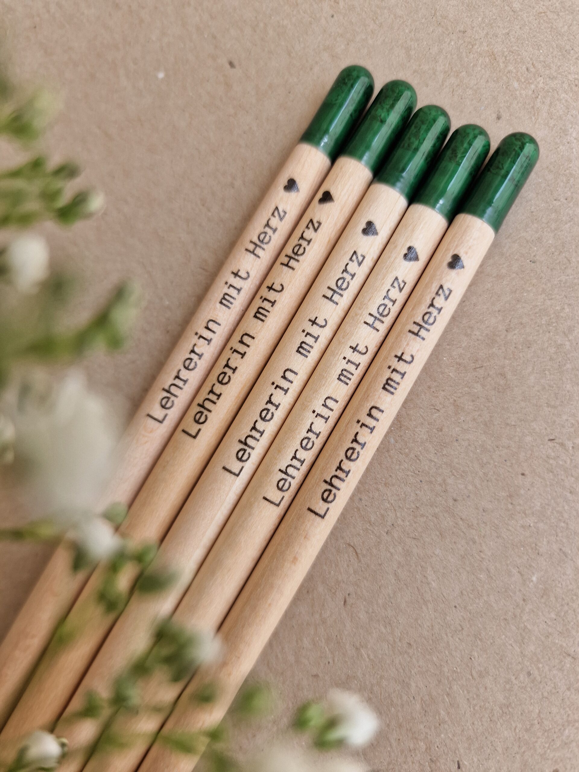 schule, schulschluss, kiga, kindergarten, abschluss, ferien, lehrerin. erzieherin, pädagogin, für, dich, schenken, geschenk, besonders, schulschluss, mit, liebe, geschenke, eferding, einkaufen, online, bestellen, schreiben, stift, bleistift, wachsend, wachsender, stift, blume, blümchen, besonders, liebevoll, lieblings, beste,