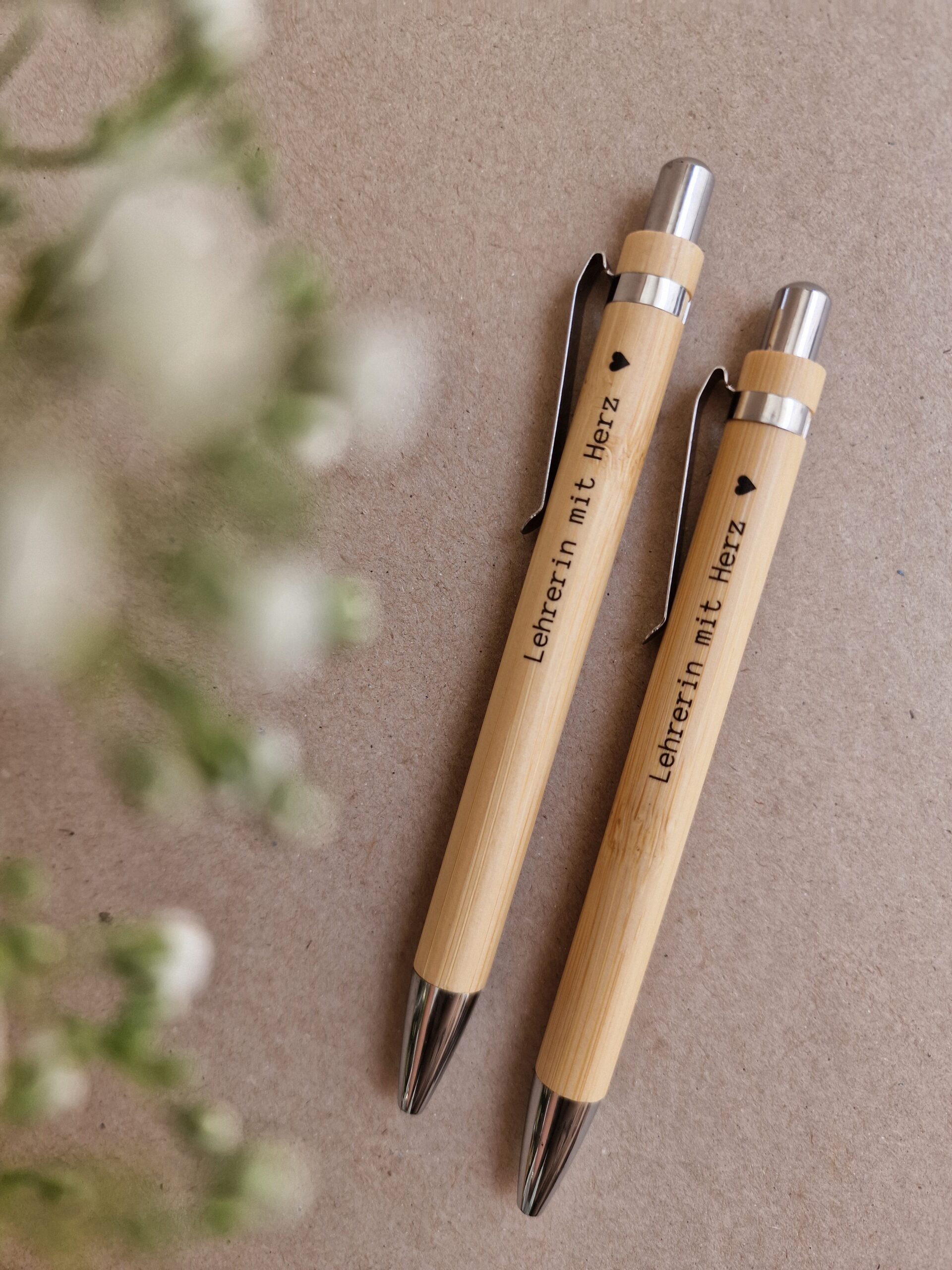 schule, schulschluss, kiga, kindergarten, abschluss, ferien, lehrerin. erzieherin, pädagogin, für, dich, schenken, geschenk, besonders, schulschluss, mit, liebe, geschenke, eferding, einkaufen, online, bestellen, schreiben, stift, bleistift, wachsend, wachsender, stift, blume, blümchen, besonders, liebevoll, lieblings, beste,