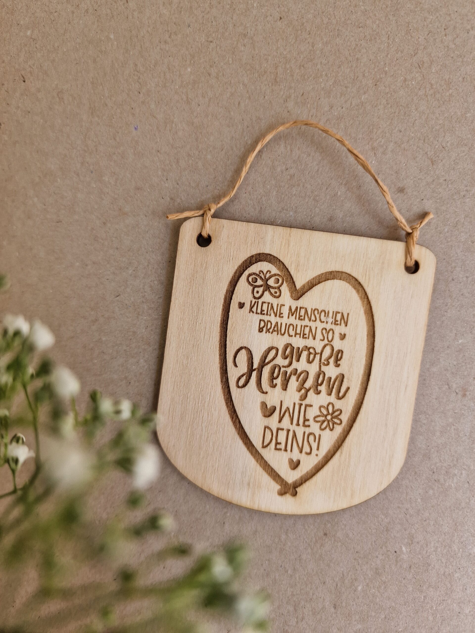 Wimpel, holz, holzwimpel, schild, laser, gravur, schule. kita, kiga, hort, krabbelstube, erzieherin, pädagogin, lehrerin, schulschluss, abhscluss, jahresende, sommer, sommerferien, schenken, geschenk, idee, eferding, oberösterreich, für, dich, einkaufen, kaufen, besonders, mit, liebe, aufhänger, hänger