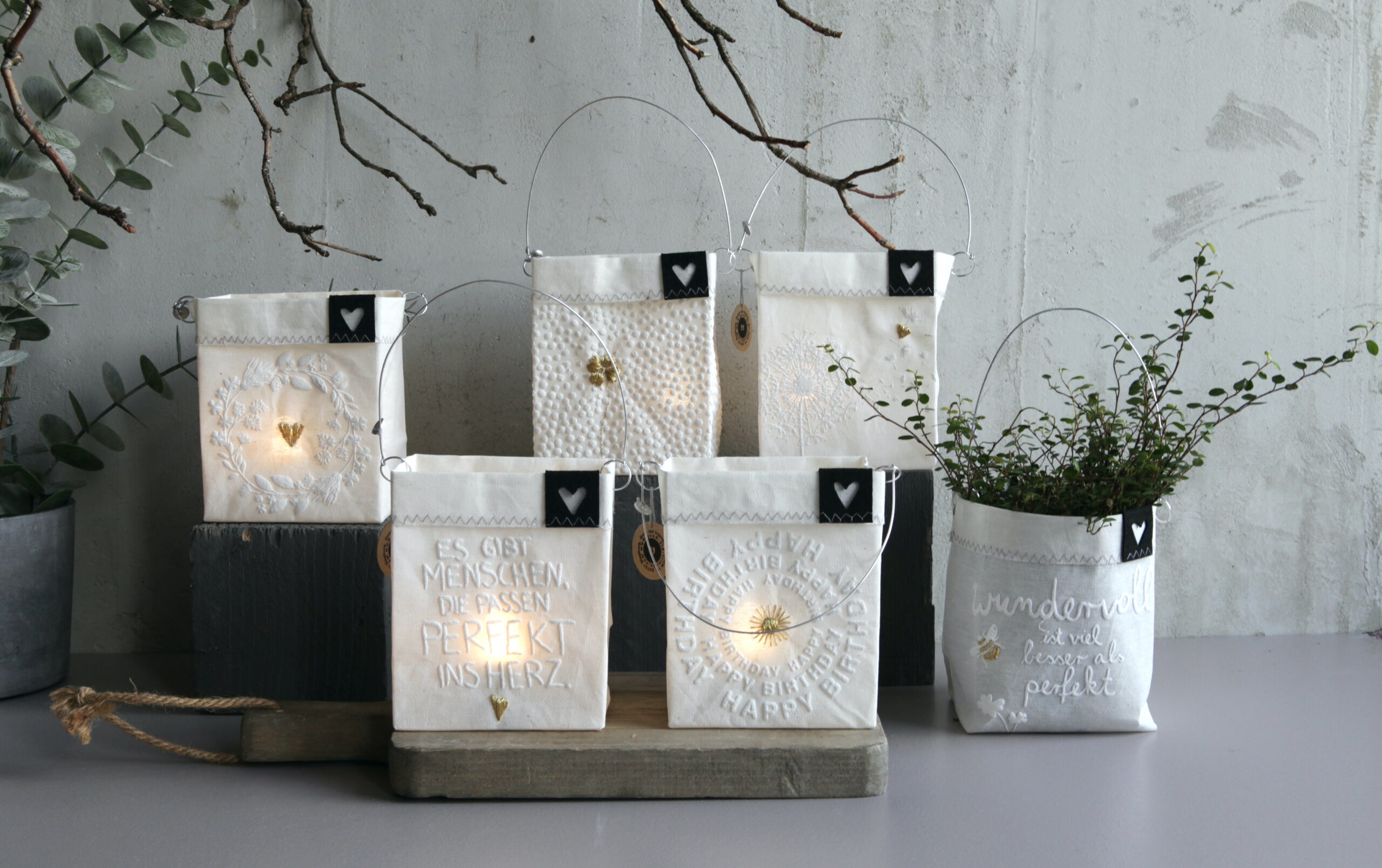 wunschlicht, licht, wunsch, beutel, tasche, deko, sommerdeko, tischdeko, dekoration, hängen, stellen, schenken, geschenk, mitbringsel, für, dich, besonders, kaufen, einkaufen, laden, geschäft, online, bestellen, onlineshop, kaufen, einkaufen, eferding, geburtstag, freundin, geburtstagsgeschenk, frau, ehefrau, beste, mutter, mama, oma, hochzeit, heirat, braut, eferding, linz, wels, oberösterreich, besonders, mit, liebe, liebevoll, gutschein,