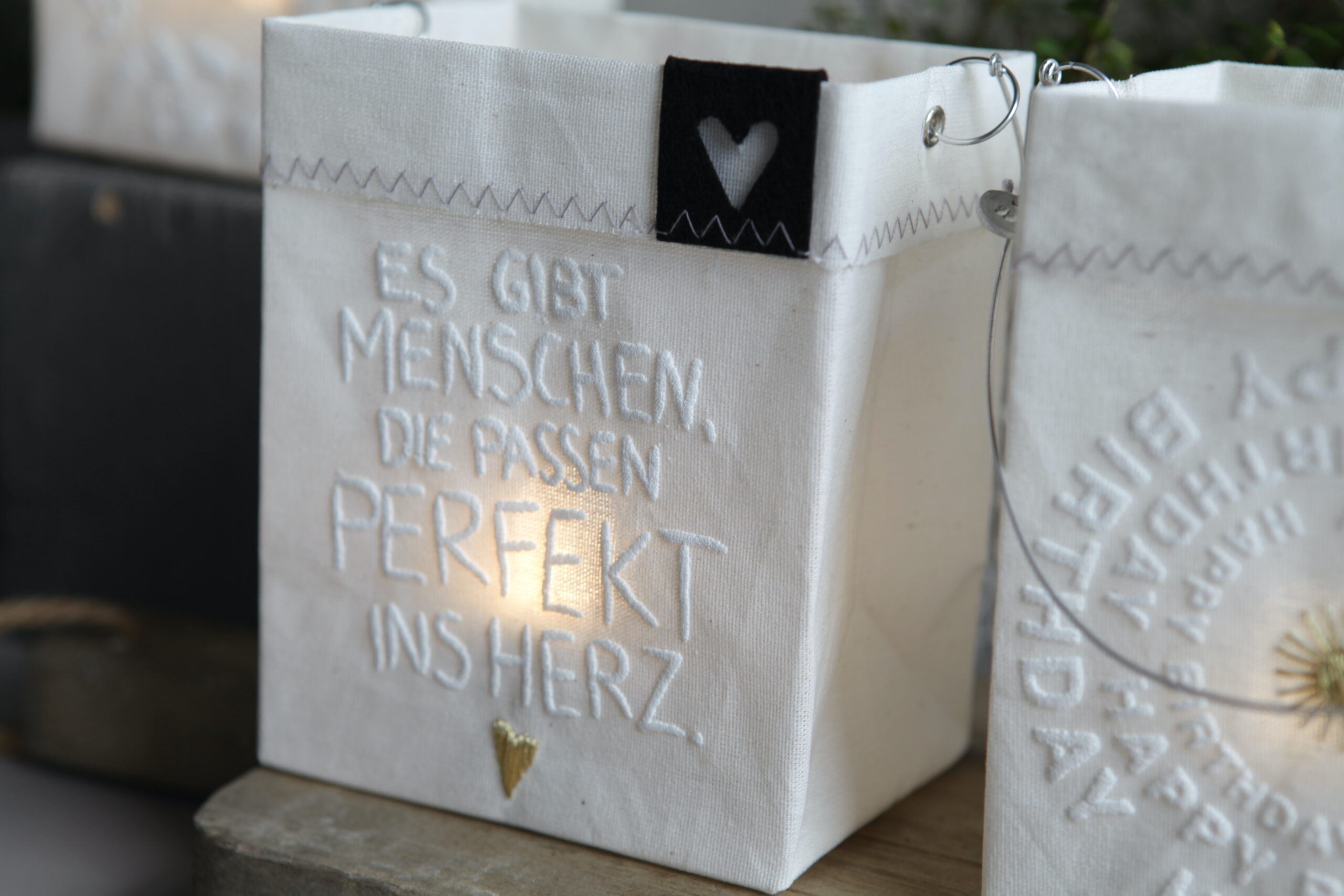 wunschlicht, licht, wunsch, beutel, tasche, deko, sommerdeko, tischdeko, dekoration, hängen, stellen, schenken, geschenk, mitbringsel, für, dich, besonders, kaufen, einkaufen, laden, geschäft, online, bestellen, onlineshop, kaufen, einkaufen, eferding, geburtstag, freundin, geburtstagsgeschenk, frau, ehefrau, beste, mutter, mama, oma, hochzeit, heirat, braut, eferding, linz, wels, oberösterreich, besonders, mit, liebe, liebevoll, gutschein,