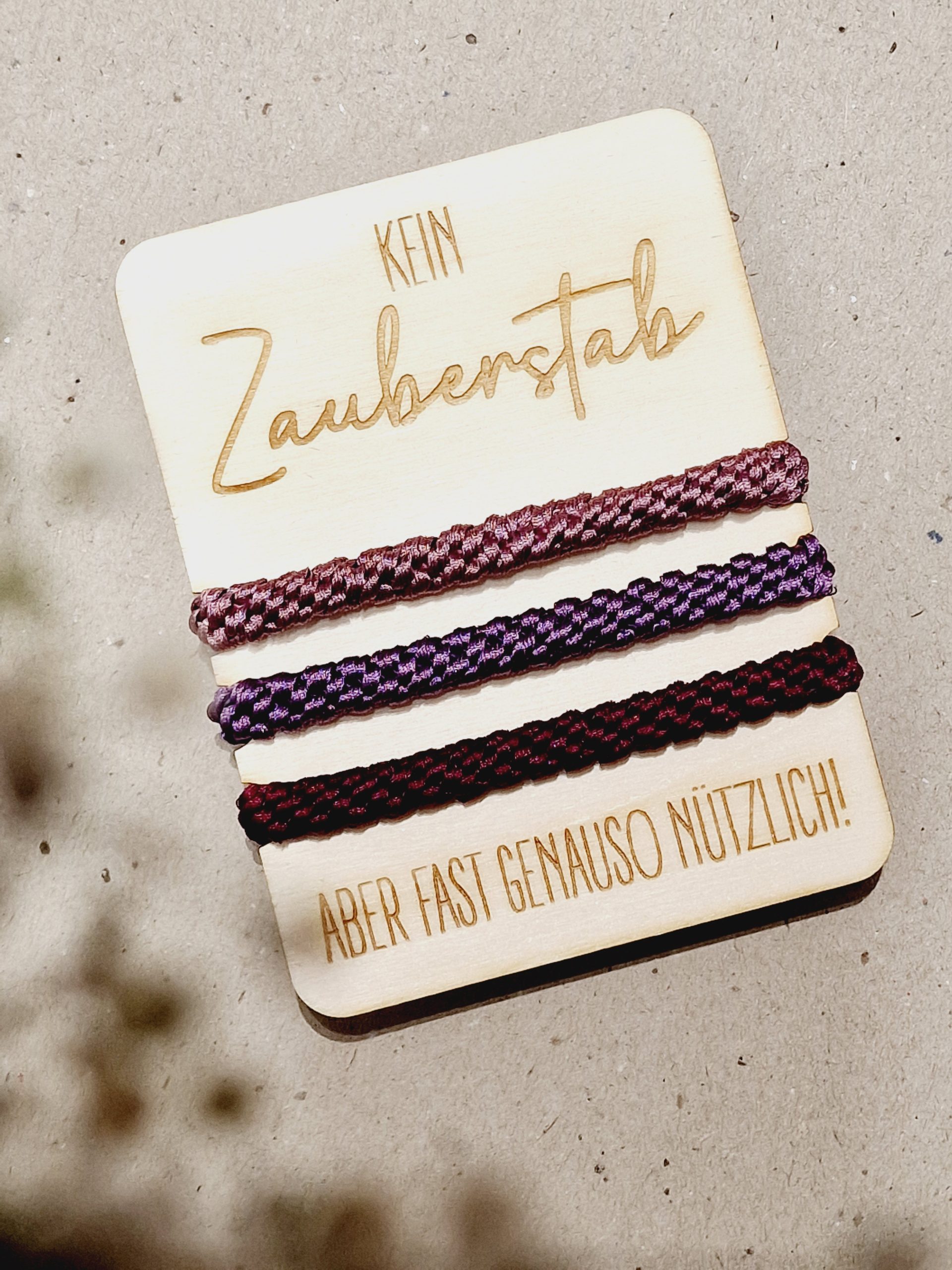 zopfgummi, gummi, haare, haar, haargummi, frisur, mädchen, frau, freundin, knekki, armband, schmuck, modisch, modern, schenken, geschenk, trend, haarband, haarschmuck, 2025, sommer, sommertrend, frisur, sommerfrisur, urlaub, urlaubsfrisu, mitbringsel, kleinigkeit, für, dich, eferding, online, bestellen, onlineshop, shoppen, kaufen, einkaufen, geschäft, in, meiner, nähe, region, laden, wels, linz, hartkirchen, aschach, besonders, mit, liebe, schenken