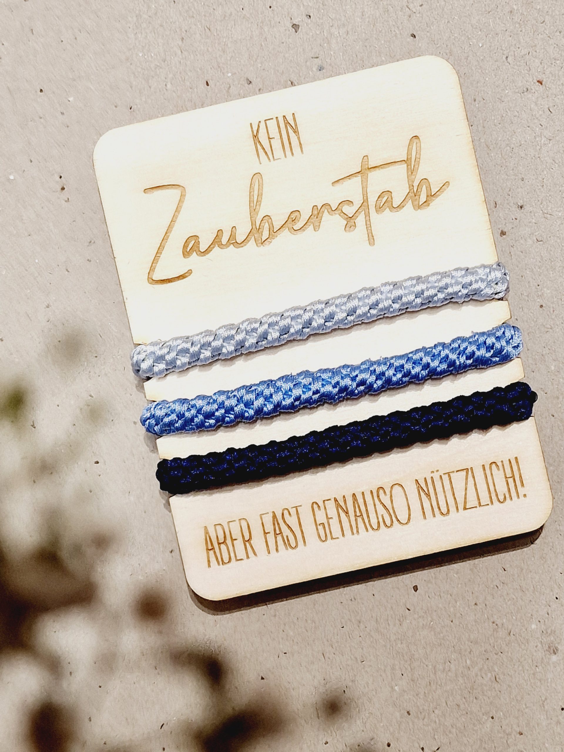 zopfgummi, gummi, haare, haar, haargummi, frisur, mädchen, frau, freundin, knekki, armband, schmuck, modisch, modern, schenken, geschenk, trend, haarband, haarschmuck, 2025, sommer, sommertrend, frisur, sommerfrisur, urlaub, urlaubsfrisu, mitbringsel, kleinigkeit, für, dich, eferding, online, bestellen, onlineshop, shoppen, kaufen, einkaufen, geschäft, in, meiner, nähe, region, laden, wels, linz, hartkirchen, aschach, besonders, mit, liebe, schenken