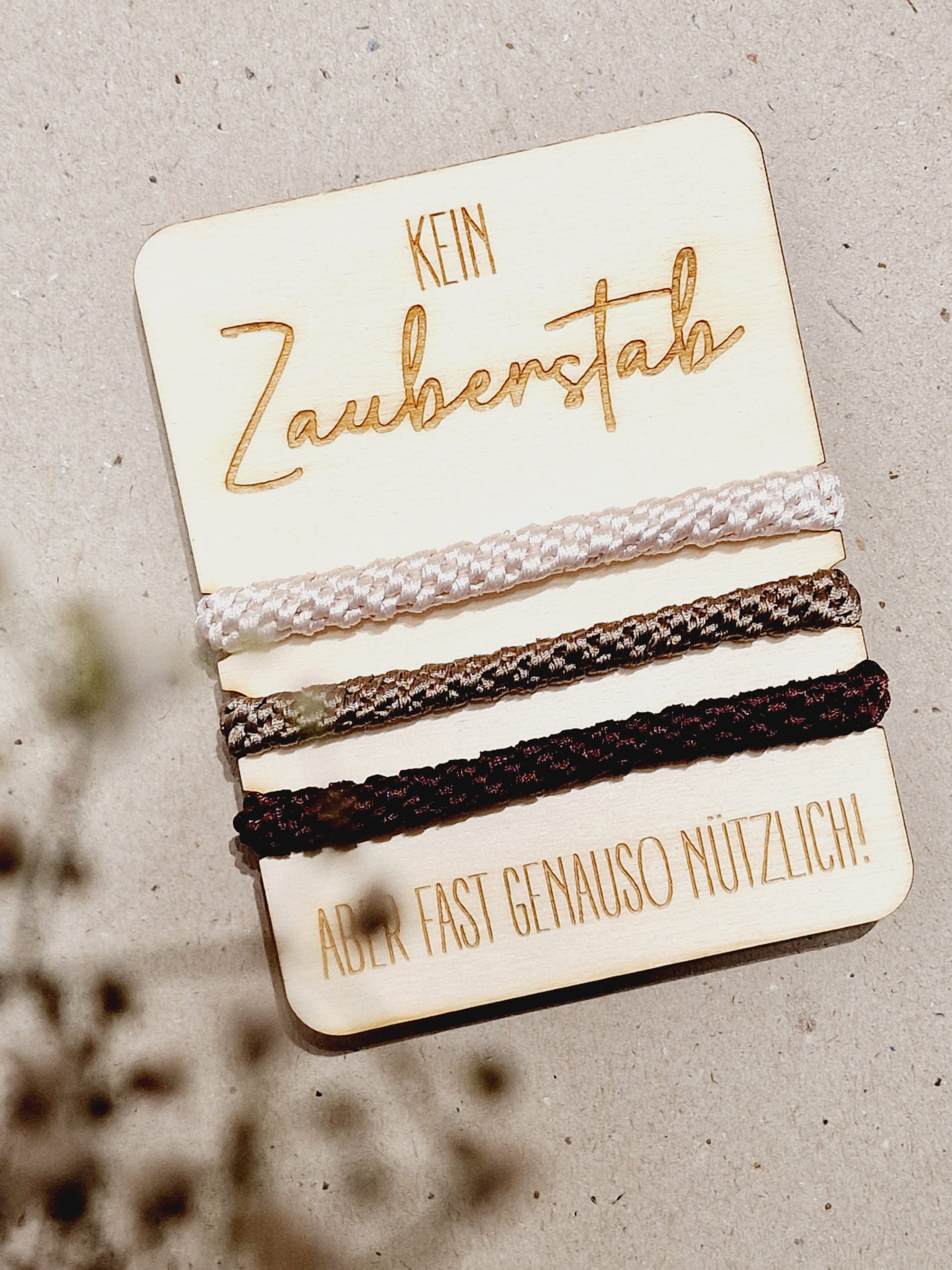 zopfgummi, gummi, haare, haar, haargummi, frisur, mädchen, frau, freundin, knekki, armband, schmuck, modisch, modern, schenken, geschenk, trend, haarband, haarschmuck, 2025, sommer, sommertrend, frisur, sommerfrisur, urlaub, urlaubsfrisu, mitbringsel, kleinigkeit, für, dich, eferding, online, bestellen, onlineshop, shoppen, kaufen, einkaufen, geschäft, in, meiner, nähe, region, laden, wels, linz, hartkirchen, aschach, besonders, mit, liebe, schenken