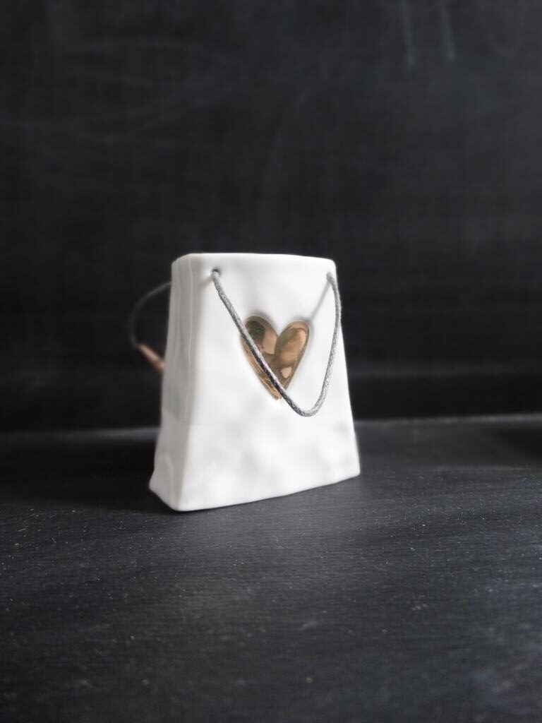 Tütw, wundertüte, sackerl, keramik, vase, deko, dekoration, schenken, geschenk, mini, geldgeschenk. verpackung, oacken, einpacken, kreativ, besonders, einfallsreich, braut, brautpaar, hochzeit, heirat, danke, herz, kleines, dankeschön, mitbringsel, für, dich, eferding, geschäft, wels, linz, plus city, pasching, mühlviertel, aschach, hartkirchen, feldkirchen, kaufen, shop, laden, geschenke, geschenksidee