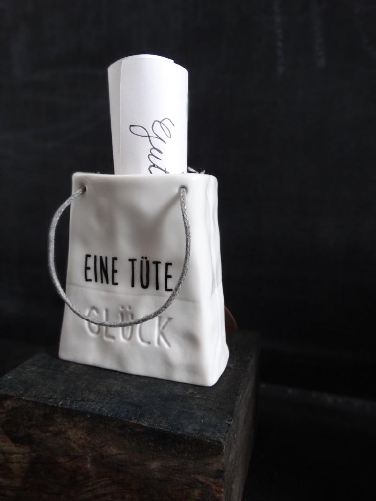 Tütw, wundertüte, sackerl, keramik, vase, deko, dekoration, schenken, geschenk, mini, geldgeschenk. verpackung, oacken, einpacken, kreativ, besonders, einfallsreich, braut, brautpaar, hochzeit, heirat, danke, herz, kleines, dankeschön, mitbringsel, für, dich, eferding, geschäft, wels, linz, plus city, pasching, mühlviertel, aschach, hartkirchen, feldkirchen, kaufen, shop, laden, geschenke, geschenksidee