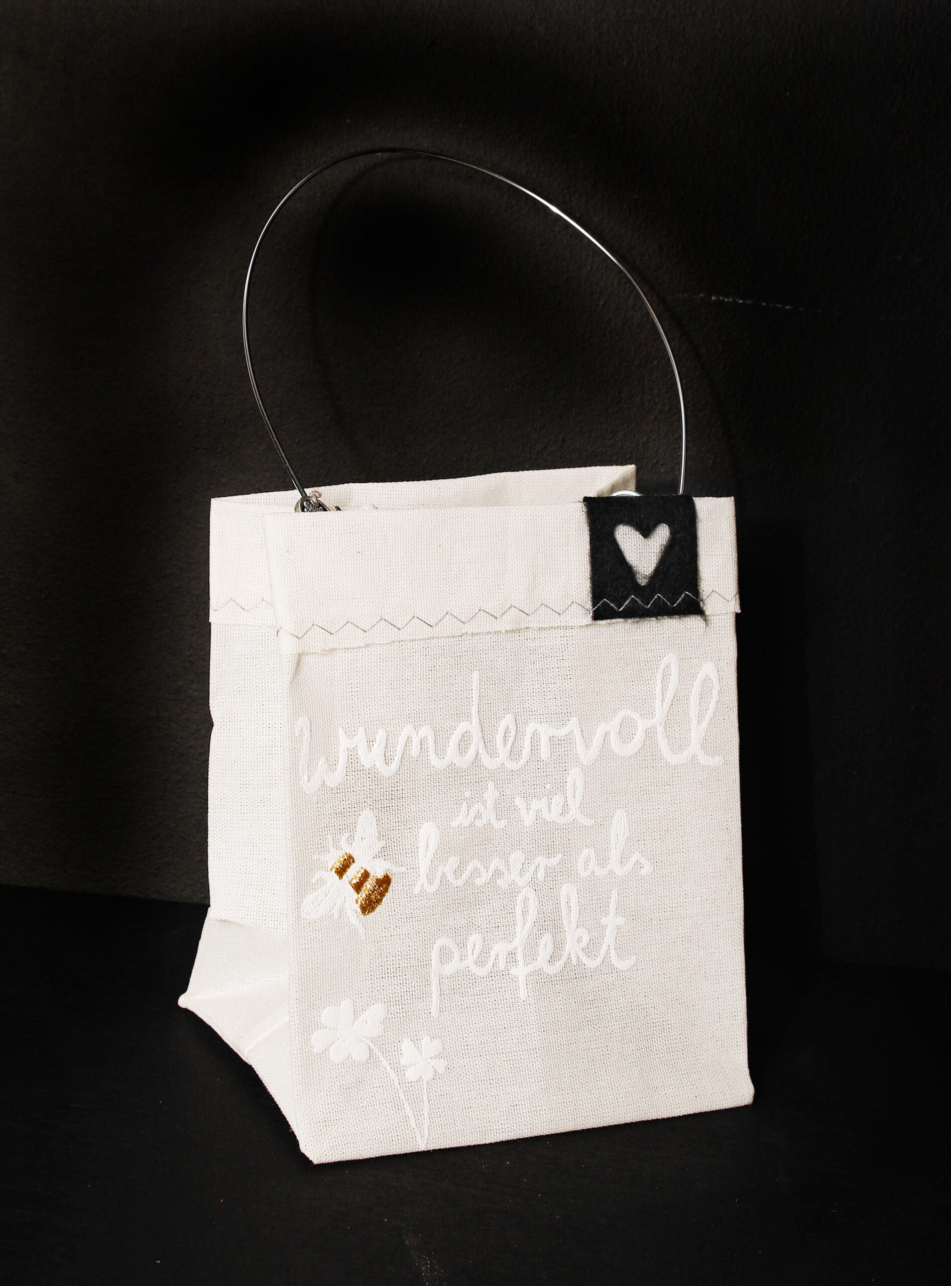 wunschlicht, licht, wunsch, beutel, tasche, deko, sommerdeko, tischdeko, dekoration, hängen, stellen, schenken, geschenk, mitbringsel, für, dich, besonders, kaufen, einkaufen, laden, geschäft, online, bestellen, onlineshop, kaufen, einkaufen, eferding, geburtstag, freundin, geburtstagsgeschenk, frau, ehefrau, beste, mutter, mama, oma, hochzeit, heirat, braut, eferding, linz, wels, oberösterreich, besonders, mit, liebe, liebevoll, gutschein,