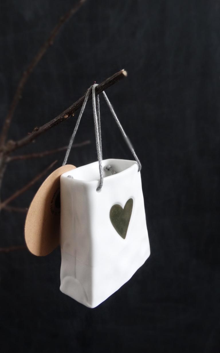 Tütw, wundertüte, sackerl, keramik, vase, deko, dekoration, schenken, geschenk, mini, geldgeschenk. verpackung, oacken, einpacken, kreativ, besonders, einfallsreich, braut, brautpaar, hochzeit, heirat, danke, herz, kleines, dankeschön, mitbringsel, für, dich, eferding, geschäft, wels, linz, plus city, pasching, mühlviertel, aschach, hartkirchen, feldkirchen, kaufen, shop, laden, geschenke, geschenksidee