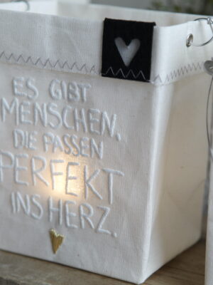 wunschlicht, licht, wunsch, beutel, tasche, deko, sommerdeko, tischdeko, dekoration, hängen, stellen, schenken, geschenk, mitbringsel, für, dich, besonders, kaufen, einkaufen, laden, geschäft, online, bestellen, onlineshop, kaufen, einkaufen, eferding, geburtstag, freundin, geburtstagsgeschenk, frau, ehefrau, beste, mutter, mama, oma, hochzeit, heirat, braut, eferding, linz, wels, oberösterreich, besonders, mit, liebe, liebevoll, gutschein,