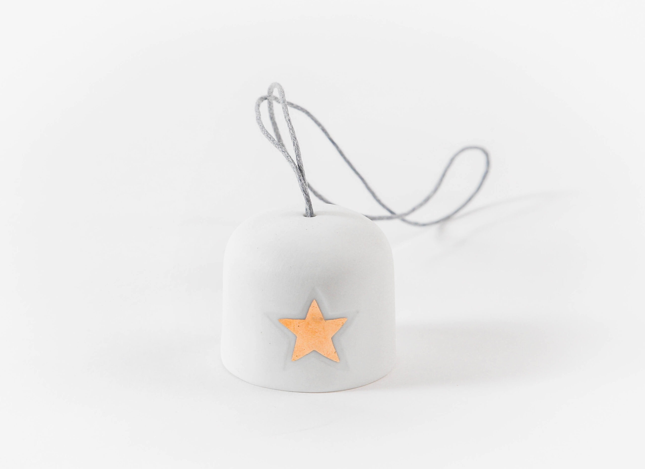 glocke, glockerl, keramik, deko, dekoration, schenken, baum, baumbehang, weihanchten, advent, adventkalender, geschenke,deko, dekoration, good, old, friends, eferding, einkaufen, kaufen, shoppen, onlineshop, bestellen, regional, in, meiner, nähe, besonderes, finden, mit, liebe, schenken, linz, wels, liebevoll, mitbringsel