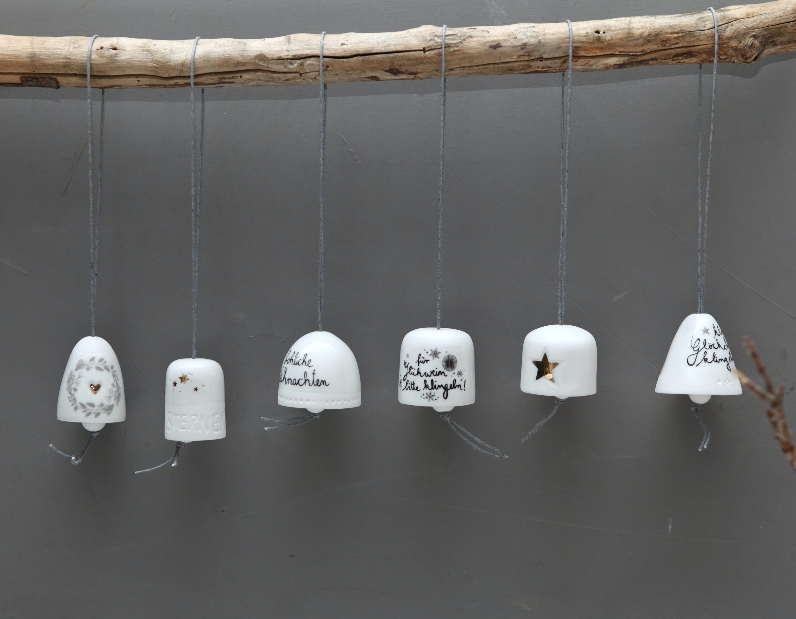 glocke, glockerl, keramik, deko, dekoration, schenken, baum, baumbehang, weihanchten, advent, adventkalender, geschenke,deko, dekoration, good, old, friends, eferding, einkaufen, kaufen, shoppen, onlineshop, bestellen, regional, in, meiner, nähe, besonderes, finden, mit, liebe, schenken, linz, wels, liebevoll, mitbringsel