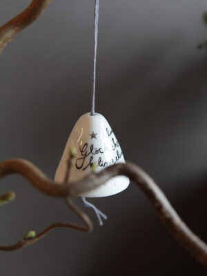 glocke, glockerl, keramik, deko, dekoration, schenken, baum, baumbehang, weihanchten, advent, adventkalender, geschenke,deko, dekoration, good, old, friends, eferding, einkaufen, kaufen, shoppen, onlineshop, bestellen, regional, in, meiner, nähe, besonderes, finden, mit, liebe, schenken, linz, wels, liebevoll, mitbringsel