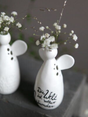 Engel, deko, blume, blumen, vase, schutz, schutzengel, für, dich, besonder, keramik, liebevoll, dekoration, mit, liebe, gefertigt, good, old, friends, schenken, geschenk, kleinigkeit, mitbringsel, tauge, hochzeit, firmung, erstkommunion, freundin, kollegin, schützend, eferding, einkaufen, online, shop, onlineshop, linz, wels, regional, in, meiner, nähe, bestellen, liefern, geschäft