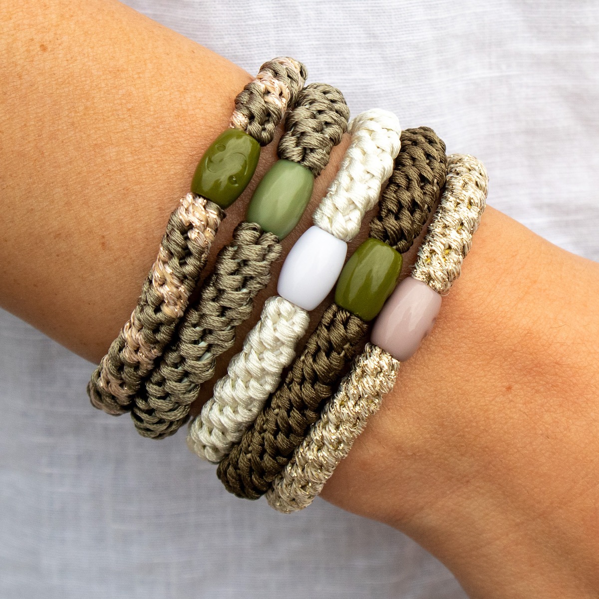 zopfgummi, gummi, haare, haar, haargummi, frisur, mädchen, frau, freundin, knekki, armband, schmuck, modisch, modern, schenken, geschenk, trend, haarband, haarschmuck, 2025, sommer, sommertrend, frisur, sommerfrisur, urlaub, urlaubsfrisu, mitbringsel, kleinigkeit, für, dich, eferding, online, bestellen, onlineshop, shoppen, kaufen, einkaufen, geschäft, in, meiner, nähe, region, laden, wels, linz, hartkirchen, aschach, besonders, mit, liebe, schenken