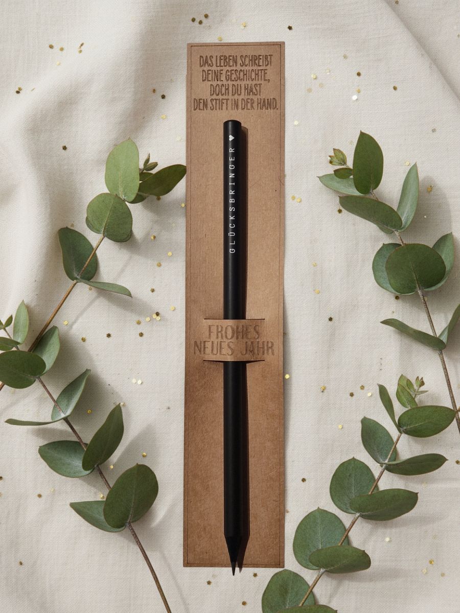 Bleistif, stift, schreiben, aufschreiben, paier, für, dich, schenken, geschenk, besonders, freundin, beschenken, eferding, einkaufen, regional, in, meiner, nähe, linz, wels, österreich, online, bestellen, oberösterreich, beste, schrift, letter, handlettering, liebevoll, mit, liebe, außergewöhlich, kreativ, kreativwerkstatt, glück, glücksnotizen, glücksbringer, neujahr, neues Jahr