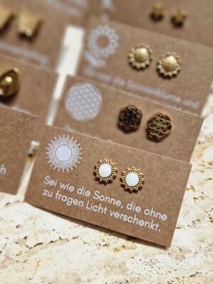 Ohrstecker, ohrringe, ohren, ohr, ohrschmuck, schmuck, schenken, geschenk, edelstahl, hypoallergen, wasserfest, farbecht, färbt nicht ab, farbe, verliert, eferding, obnerösterreich, online, einkaufen, anbieter, region, regional, kaufen, shoppen, geschäft, laden, in, meiner nähe, geschenksidee, freundin, beste, frau, ehefrau, partnerin, liebe, pflanzenlieben, freund, gold, edelstahl, biene, bee, happy