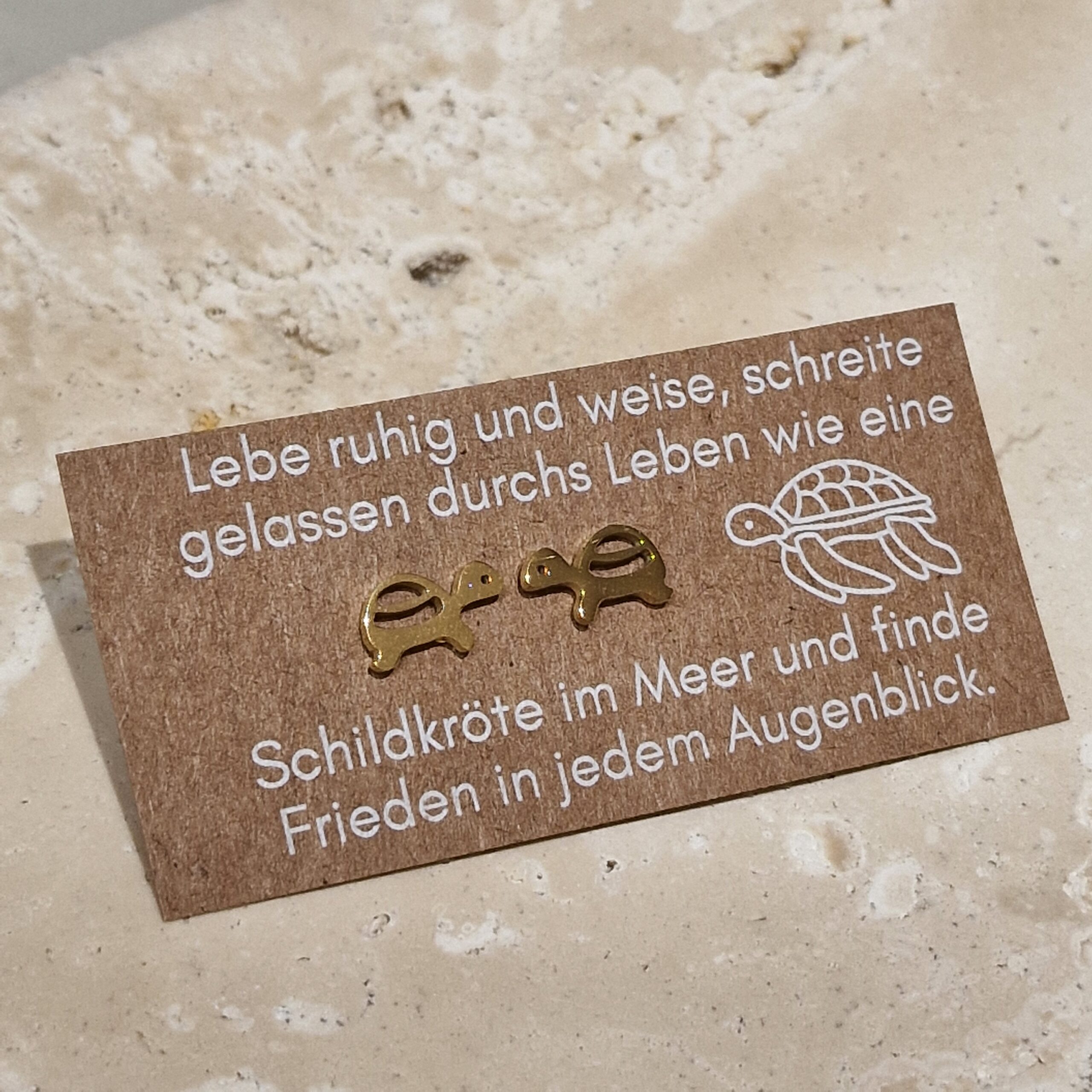 Ohrstecker, ohrringe, ohren, ohr, ohrschmuck, schmuck, schenken, geschenk, edelstahl, hypoallergen, wasserfest, farbecht, färbt nicht ab, farbe, verliert, eferding, obnerösterreich, online, einkaufen, anbieter, region, regional, kaufen, shoppen, geschäft, laden, in, meiner nähe, geschenksidee, freundin, beste, frau, ehefrau, partnerin, liebe, pflanzenlieben, freund, gold, edelstahl, biene, bee, happy