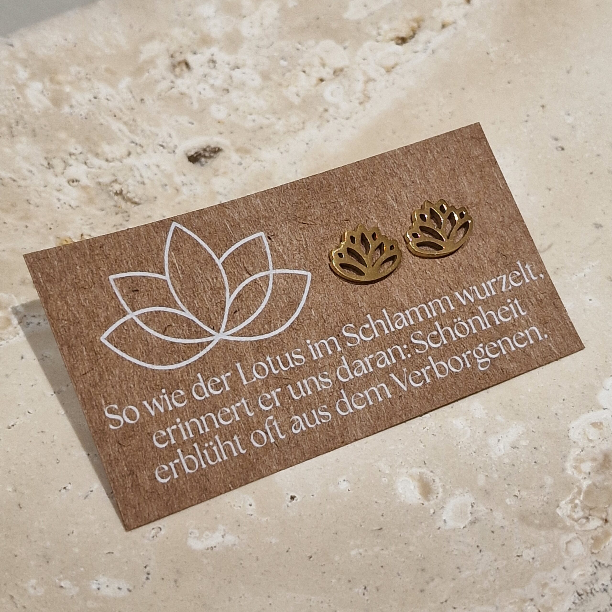 Ohrstecker, ohrringe, ohren, ohr, ohrschmuck, schmuck, schenken, geschenk, edelstahl, hypoallergen, wasserfest, farbecht, färbt nicht ab, farbe, verliert, eferding, obnerösterreich, online, einkaufen, anbieter, region, regional, kaufen, shoppen, geschäft, laden, in, meiner nähe, geschenksidee, freundin, beste, frau, ehefrau, partnerin, liebe, pflanzenlieben, freund, gold, edelstahl, biene, bee, happy