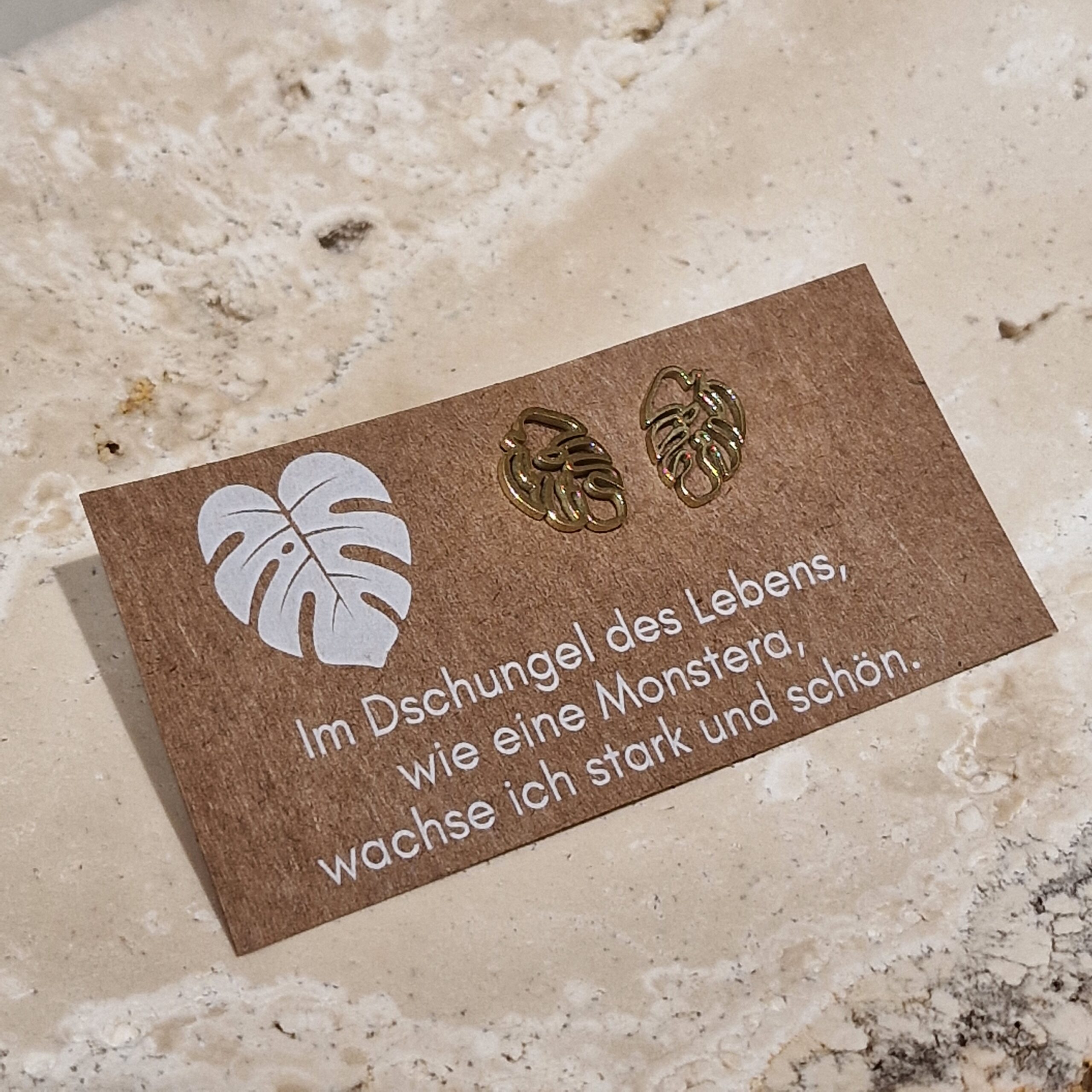 Ohrstecker, ohrringe, ohren, ohr, ohrschmuck, schmuck, schenken, geschenk, edelstahl, hypoallergen, wasserfest, farbecht, färbt nicht ab, farbe, verliert, eferding, obnerösterreich, online, einkaufen, anbieter, region, regional, kaufen, shoppen, geschäft, laden, in, meiner nähe, geschenksidee, freundin, beste, frau, ehefrau, partnerin, liebe, pflanzenlieben, freund, gold, edelstahl, biene, bee, happy