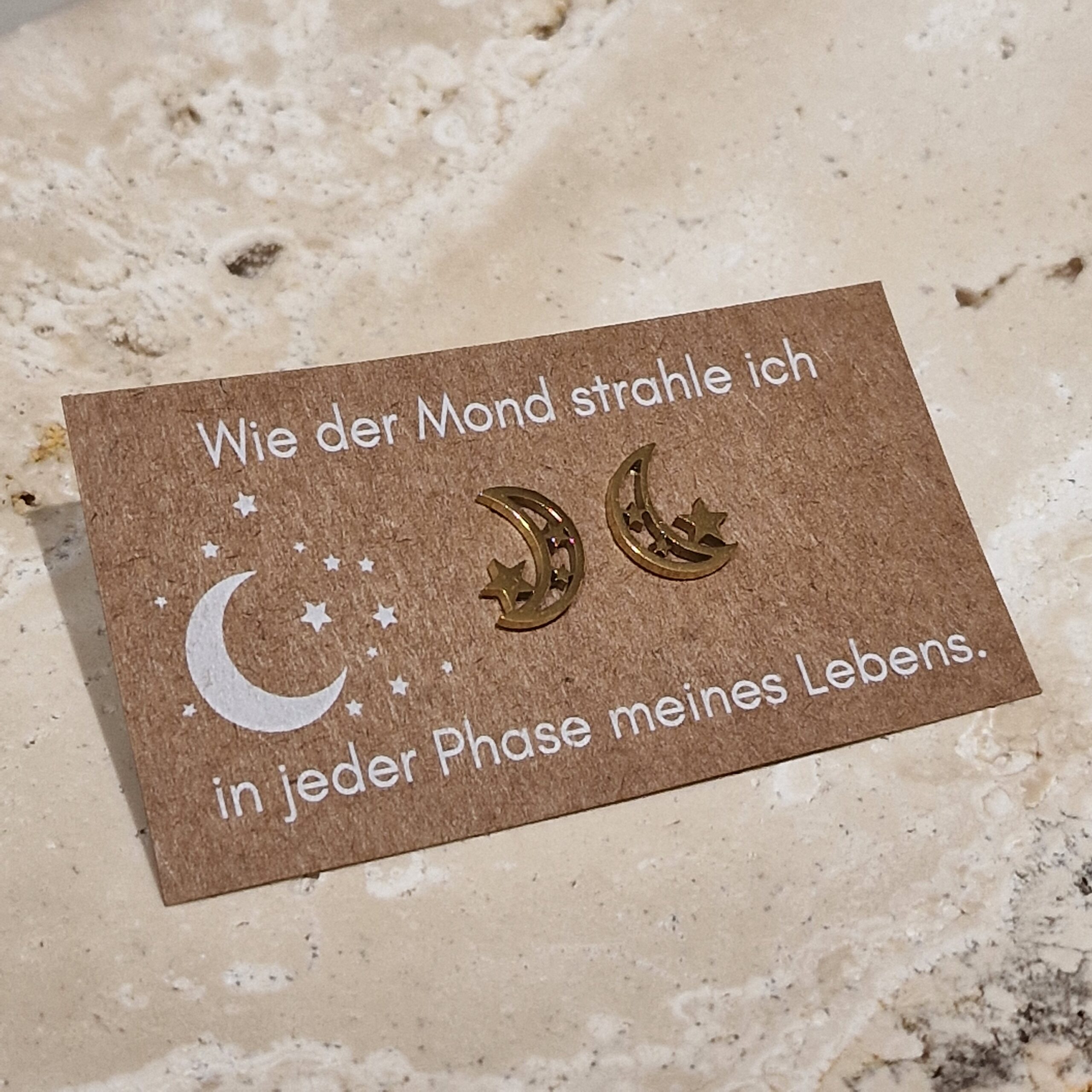 Ohrstecker, ohrringe, ohren, ohr, ohrschmuck, schmuck, schenken, geschenk, edelstahl, hypoallergen, wasserfest, farbecht, färbt nicht ab, farbe, verliert, eferding, obnerösterreich, online, einkaufen, anbieter, region, regional, kaufen, shoppen, geschäft, laden, in, meiner nähe, geschenksidee, freundin, beste, frau, ehefrau, partnerin, liebe, pflanzenlieben, freund, gold, edelstahl, biene, bee, happy