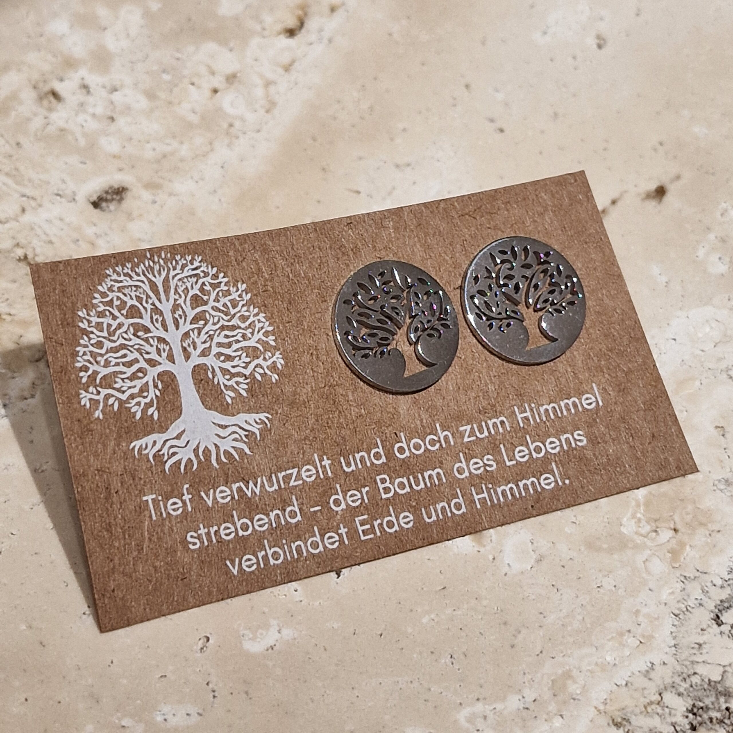 Ohrstecker, ohrringe, ohren, ohr, ohrschmuck, schmuck, schenken, geschenk, edelstahl, hypoallergen, wasserfest, farbecht, färbt nicht ab, farbe, verliert, eferding, obnerösterreich, online, einkaufen, anbieter, region, regional, kaufen, shoppen, geschäft, laden, in, meiner nähe, geschenksidee, freundin, beste, frau, ehefrau, partnerin, liebe, pflanzenlieben, freund, gold, edelstahl, biene, bee, happy